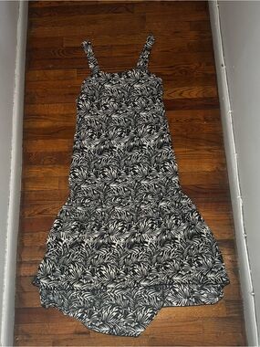 Stella & Julie Black and White Leaf-Print Maxi Sundress size 10